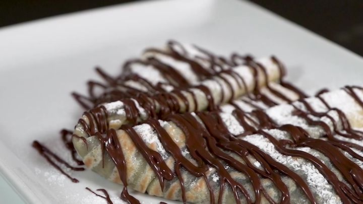 Quanti di voi non sanno resistere alla nostra Crêpe con Nutella?